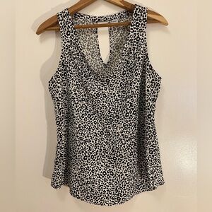 Old Navy Black and White Animal Print Key Hole Women’s Blouse Medium